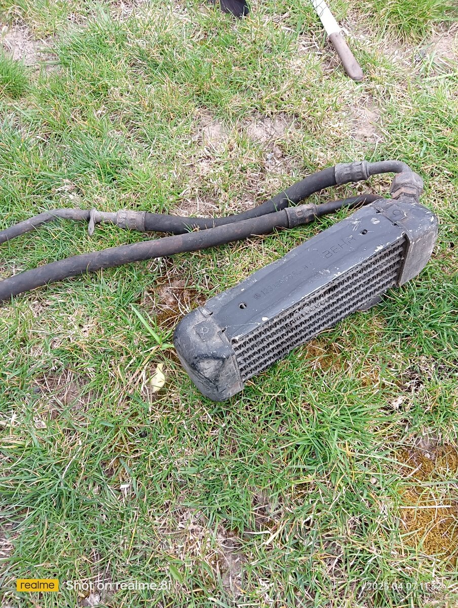 Olejový chladič Mercedes W123 (A1231800065) + hadice
