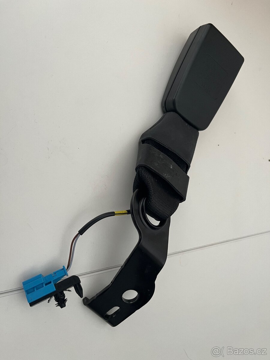 Zásuvka bezpečnostního pásu Mercedes W205 A2058600469