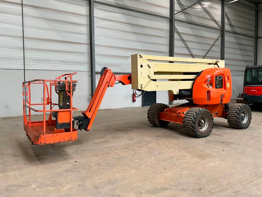 TERÉNNÍ KLOUBOVÁ PLOŠINA. JLG 450 AJ II