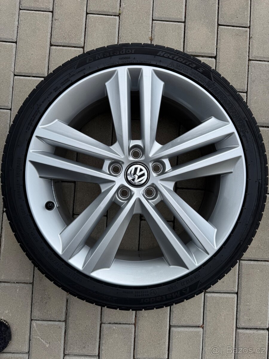 Alu kola 17” 5/100 originál Škoda nové + pneu 215/40/17