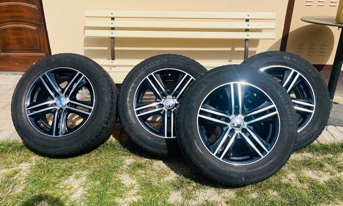 Kola Škoda Octavia 1 Barum 205/60 R15 91H + šrouby