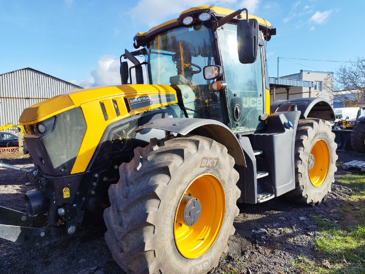 PRONÁJEM traktoru JCB Fastrac
