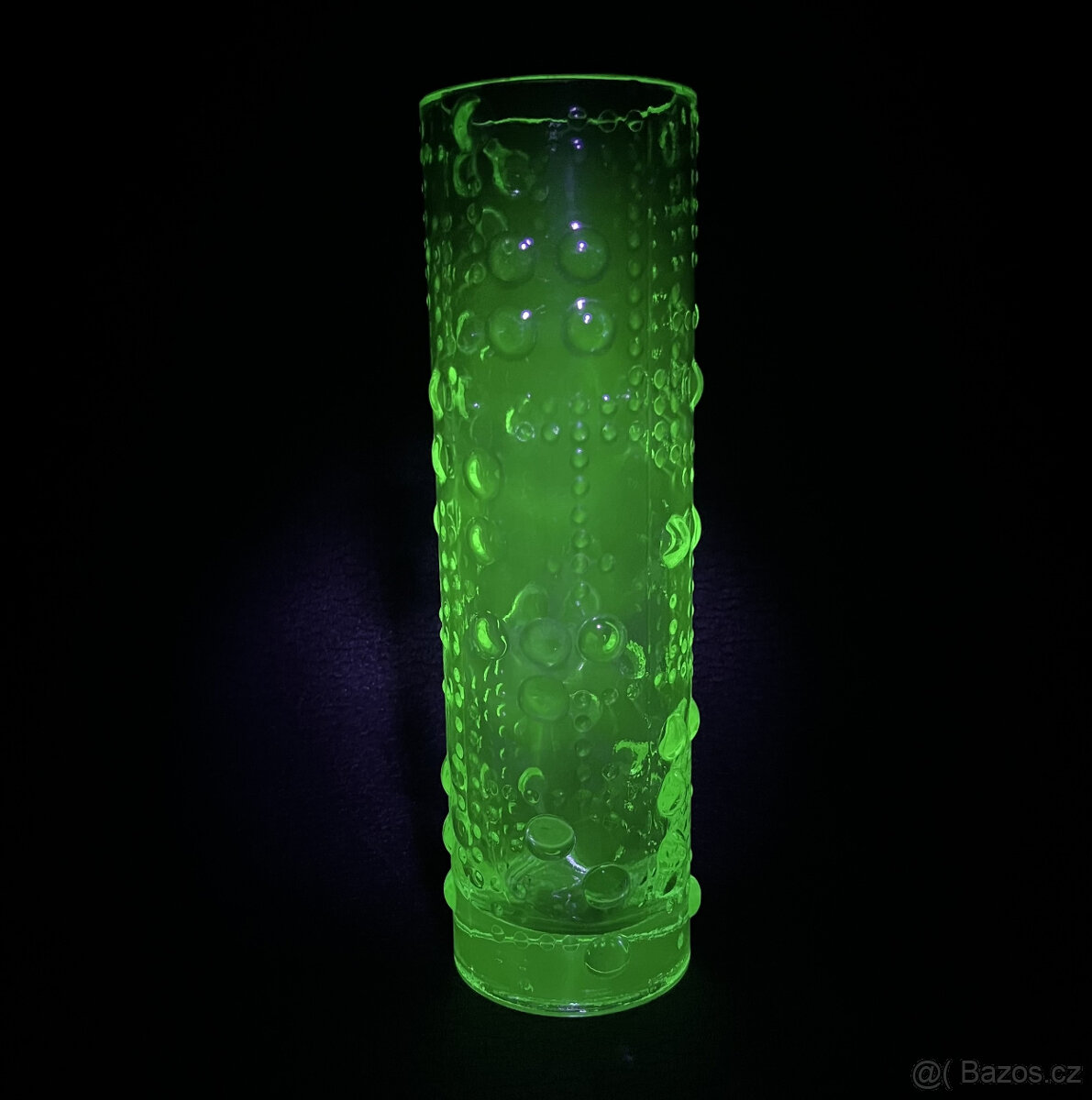 Sběratelská váza 23 cm, uranové sklo, Václav Hanuš