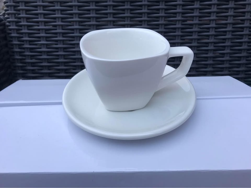 Nová sada hrnečků s podšálky 250ml Banquet Alba