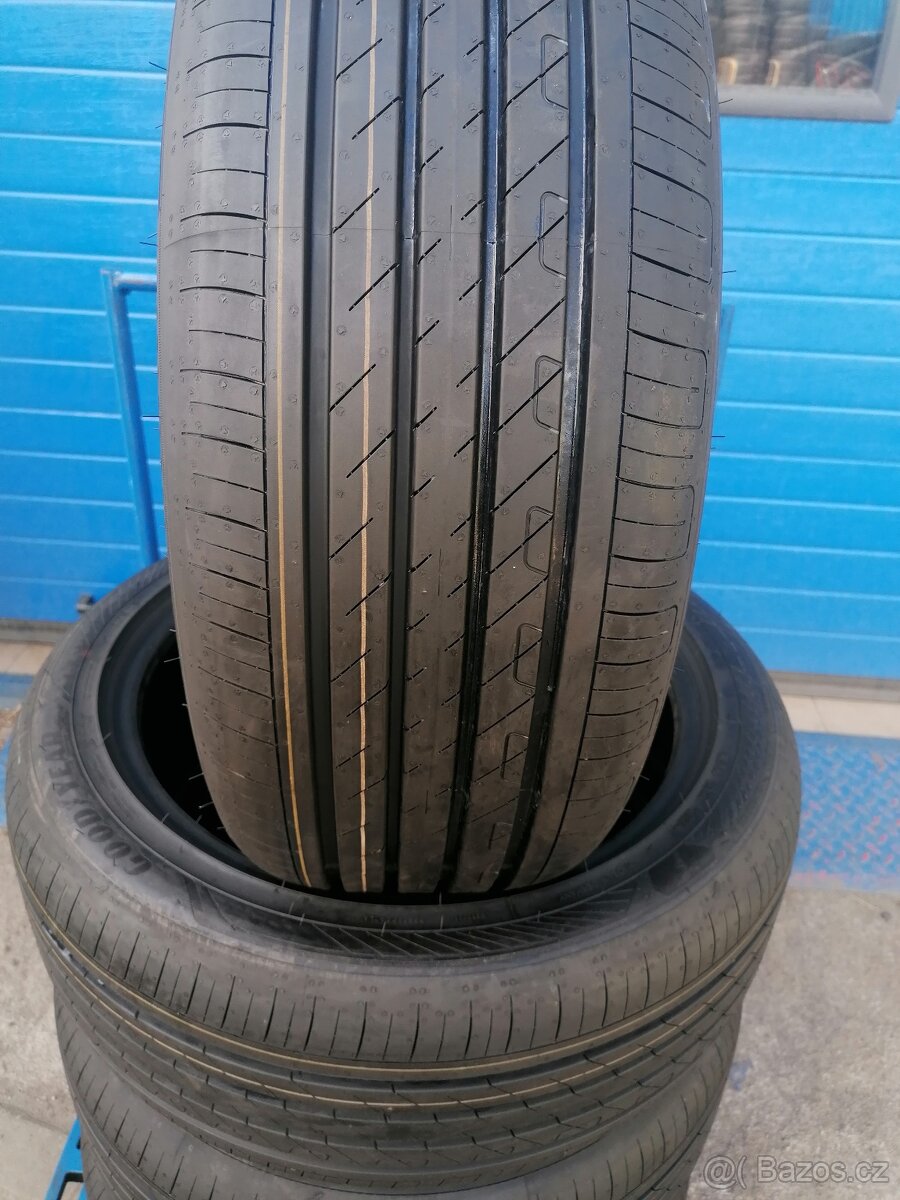 215/50/18 GOODYEAR
