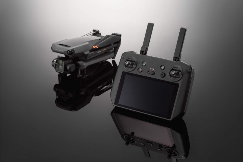 DJI Mavic 3 Pro Fly more combo