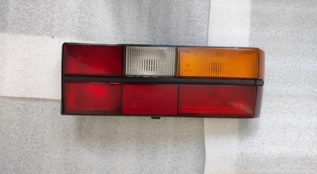 Volkswagen golf 1 GTI zadni svetlo