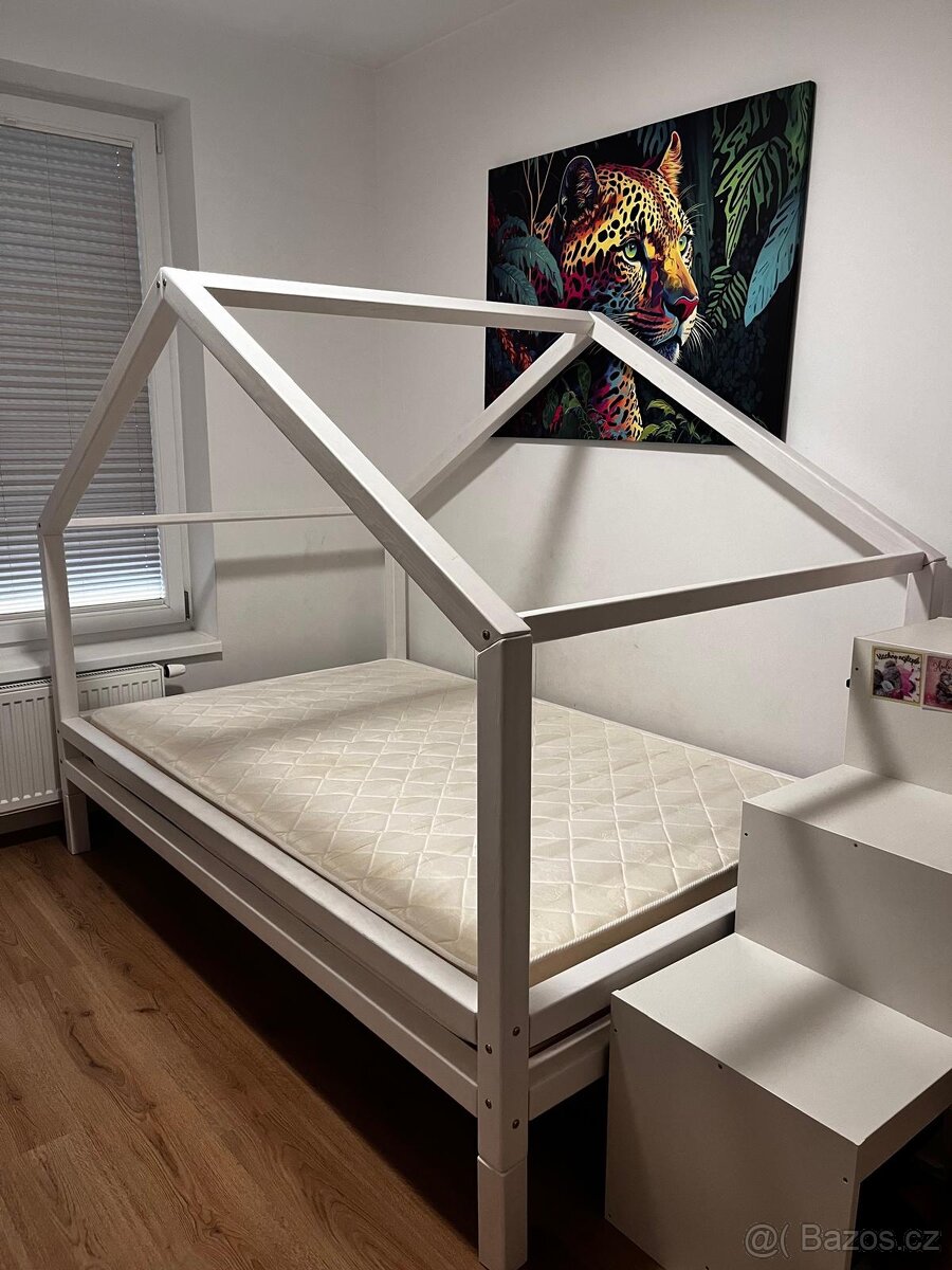 Bílá dětská postel