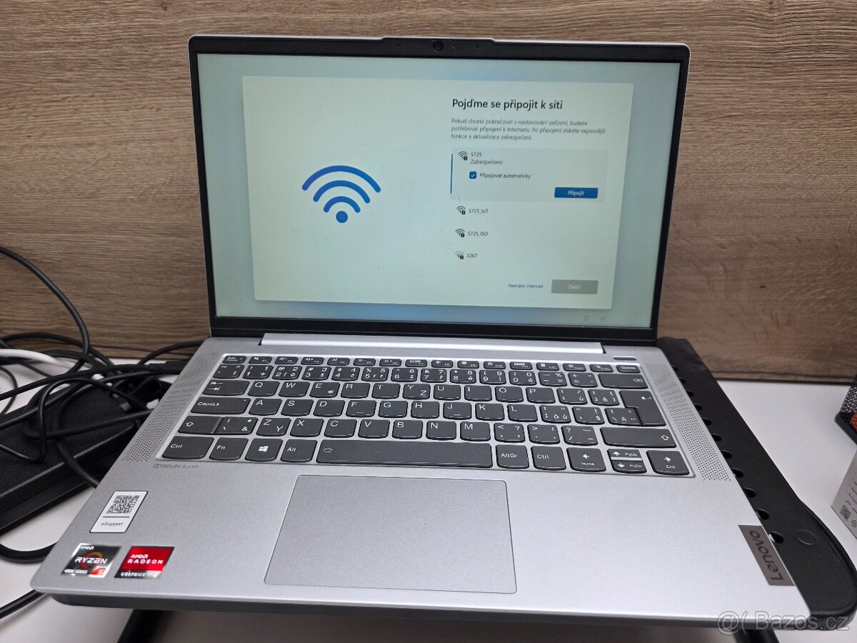 Lenovo IdeaPad 5 14ARE05 - poškozený pant víka