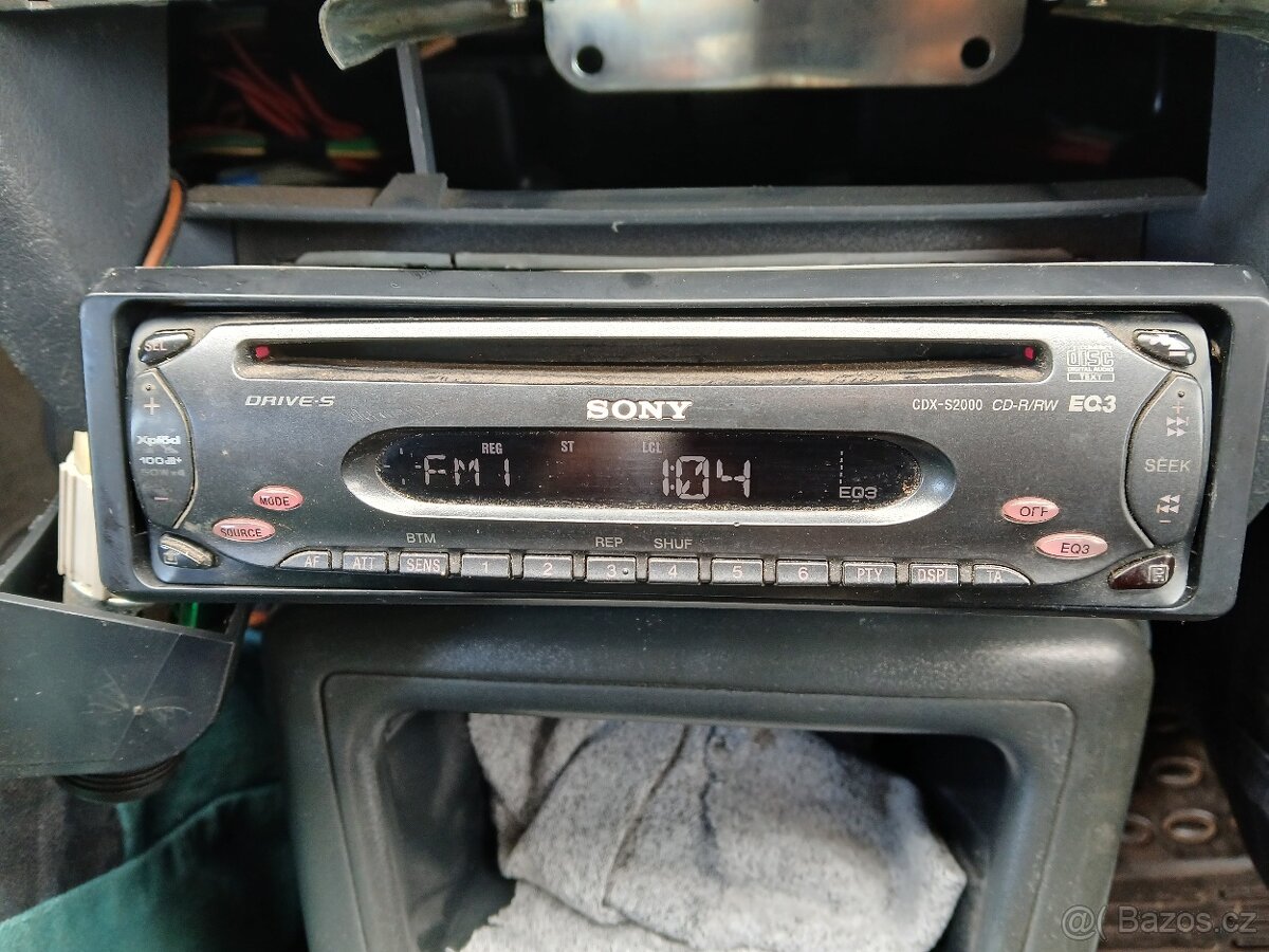 radio sony do auta+pouzdro na panel