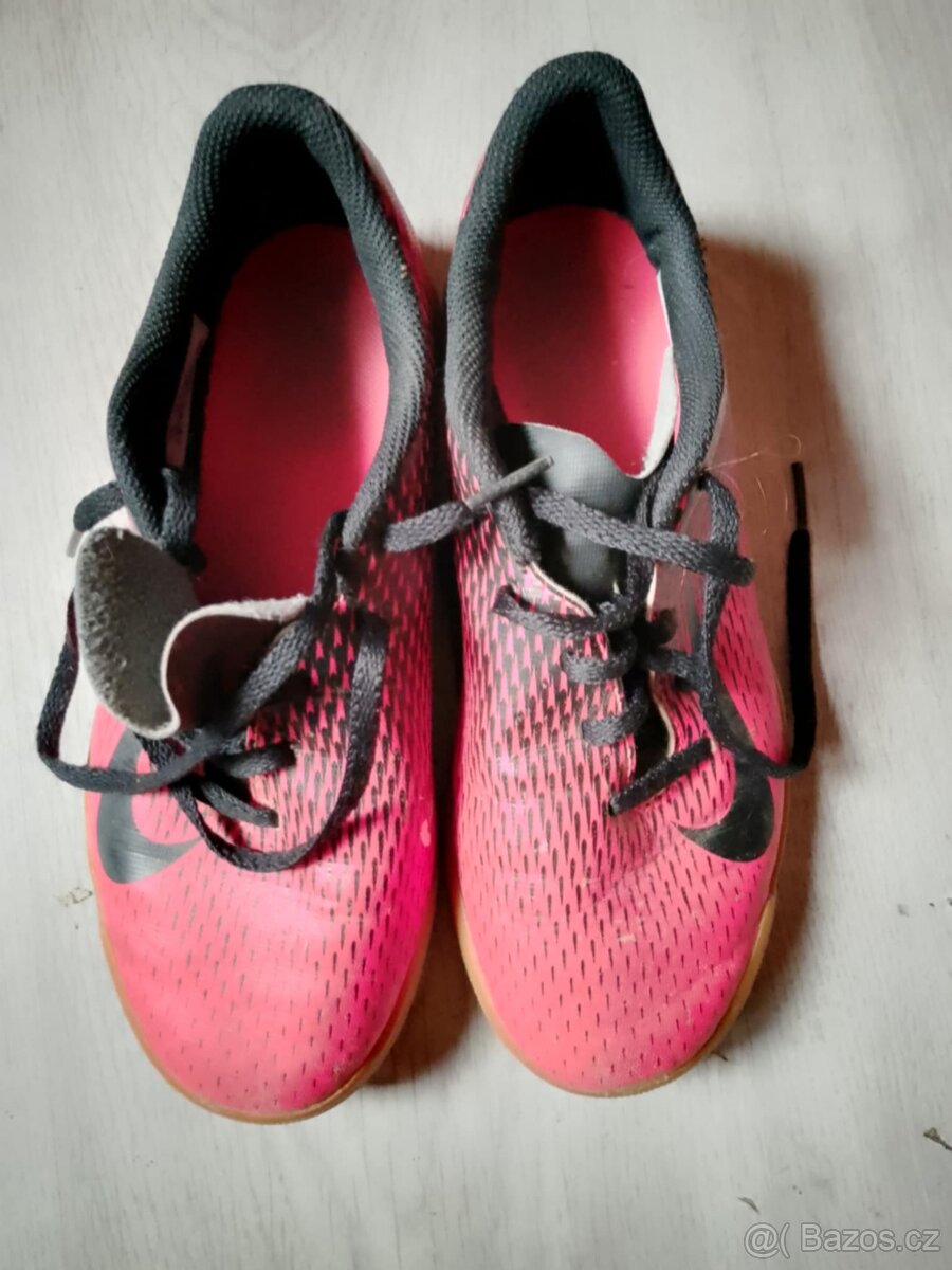 Dětské kopačky Nike červené