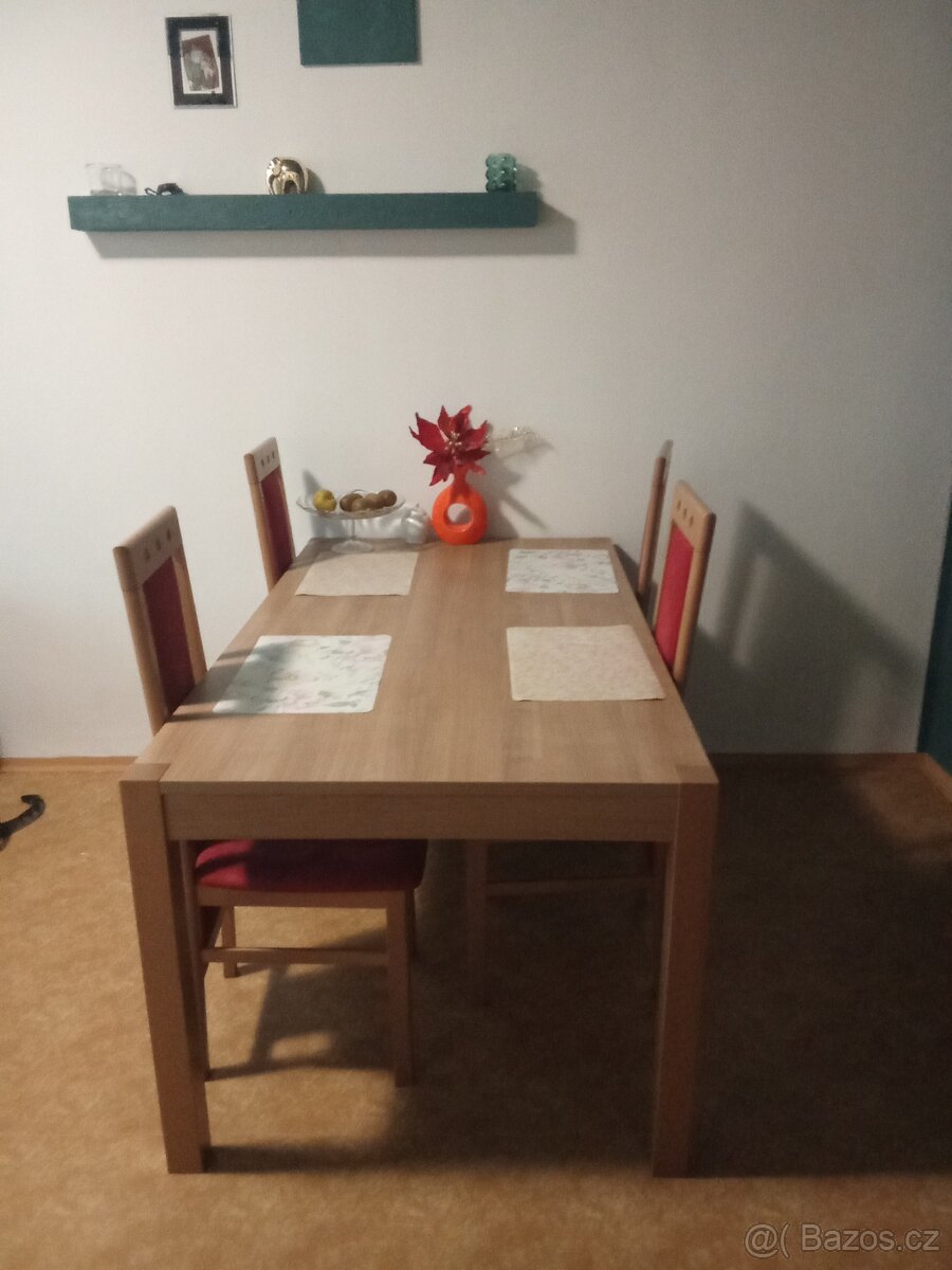Jídelní stůl+4 židle