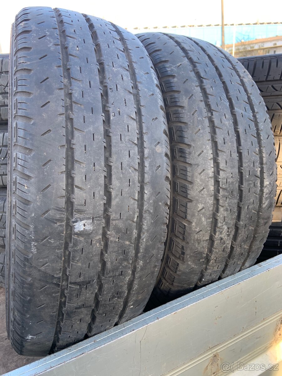 215/70 R15C Nokian