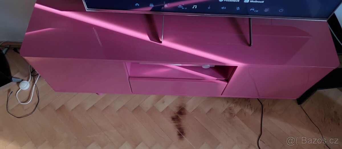 Televizní stolek, růžový, lesklý