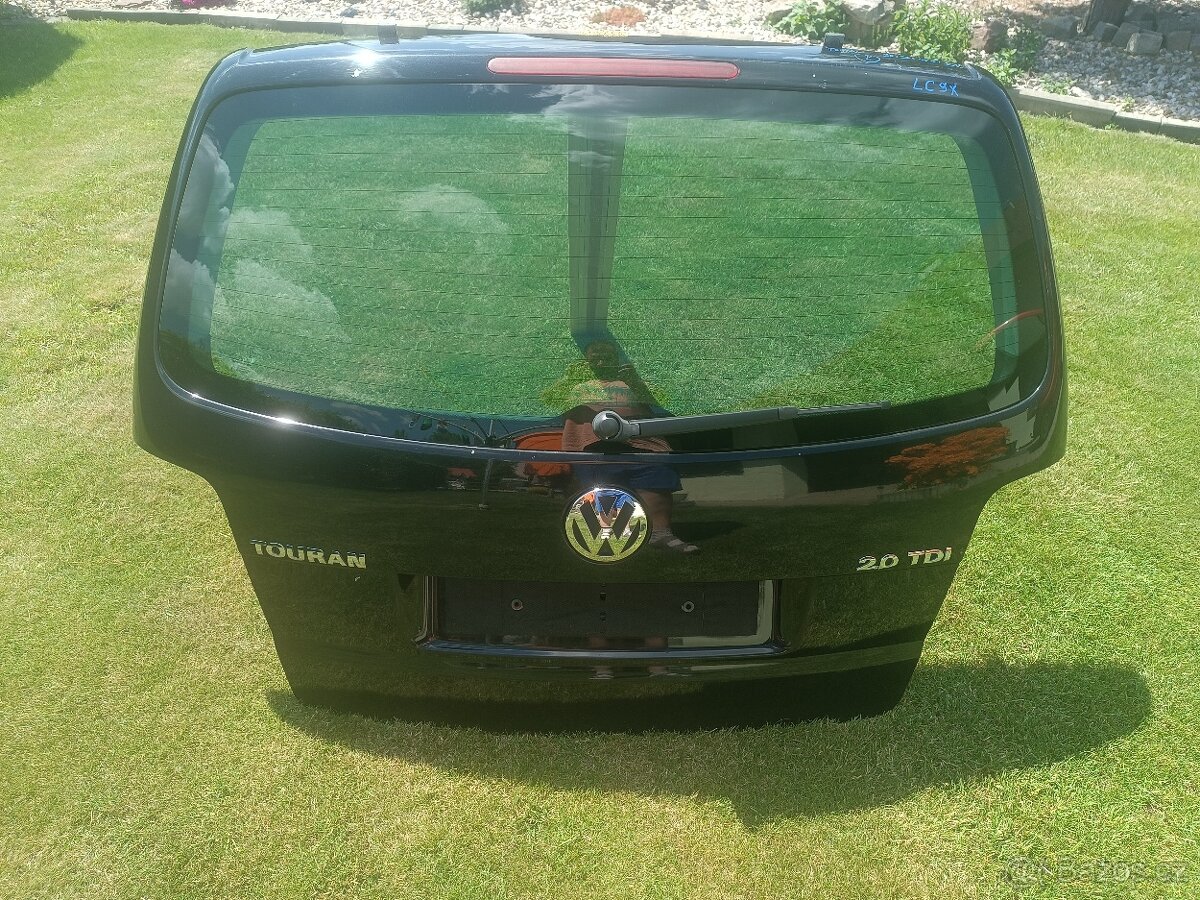 VW Touran -páté dveře, viko kufru