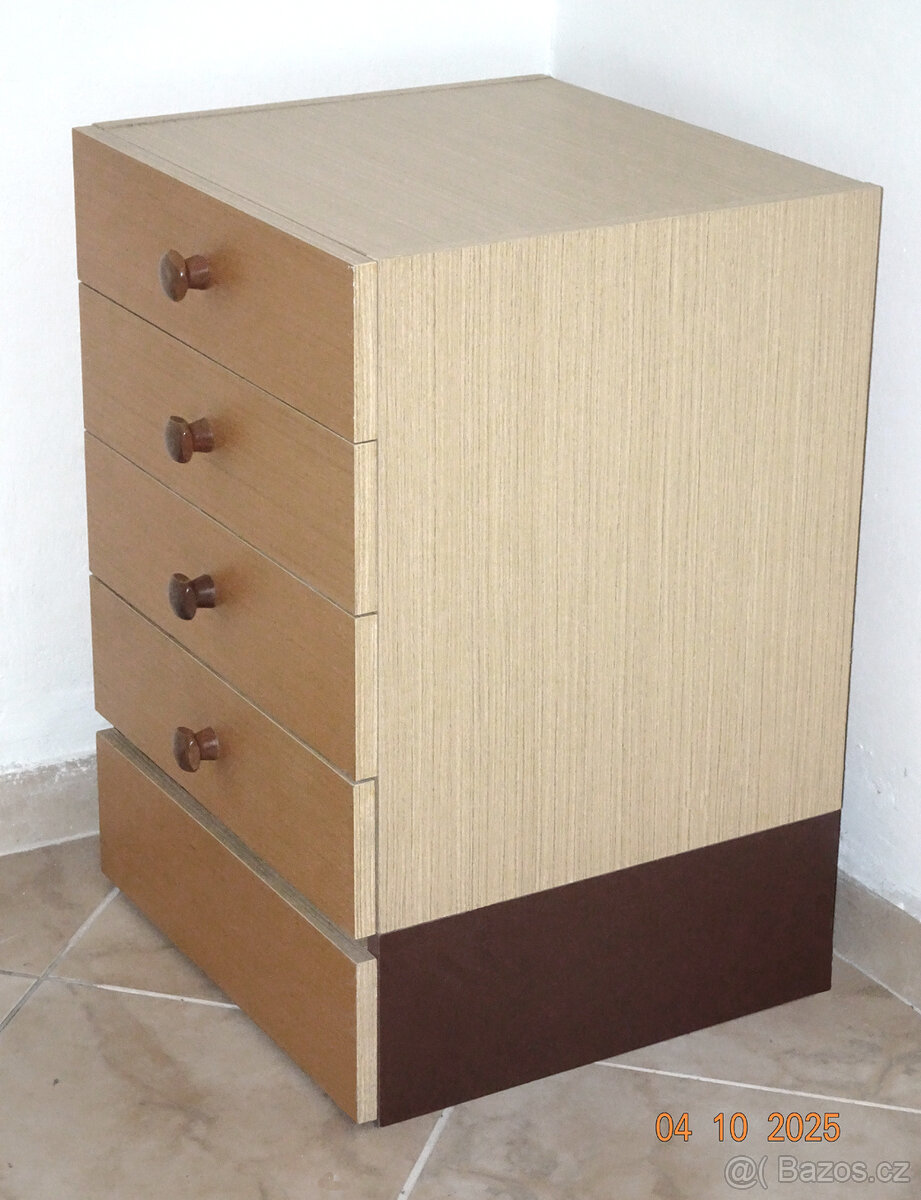 Nabízím praktickou skříňku se zásuvkami