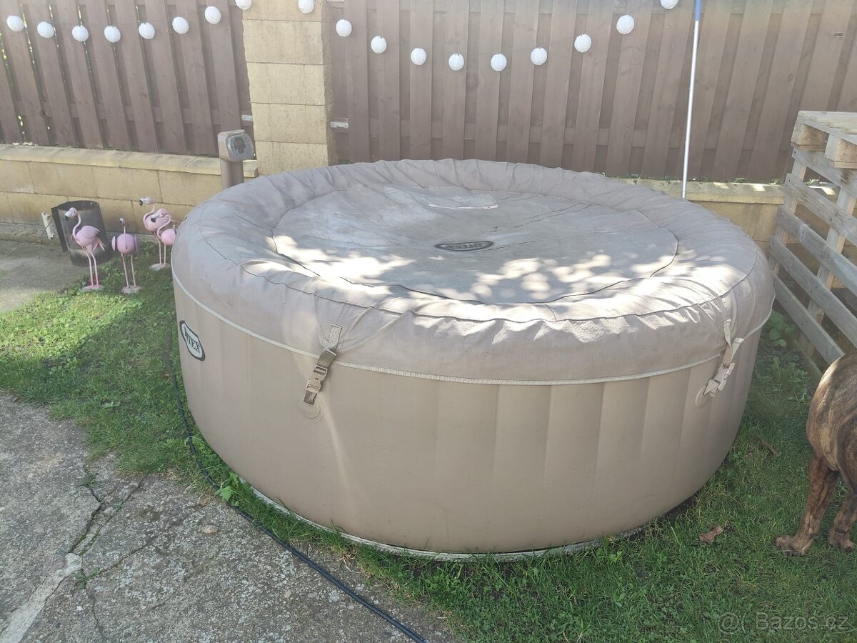 Nafukovací vířivka Intex PureSpa