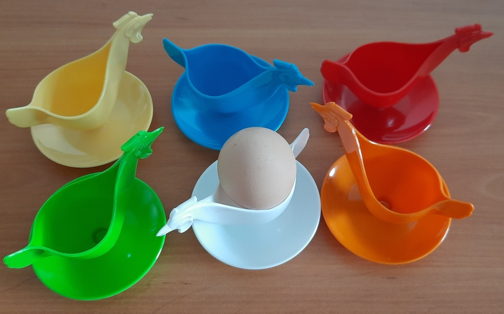 slepičky stojánky na vejce 6ks retro základní barvy