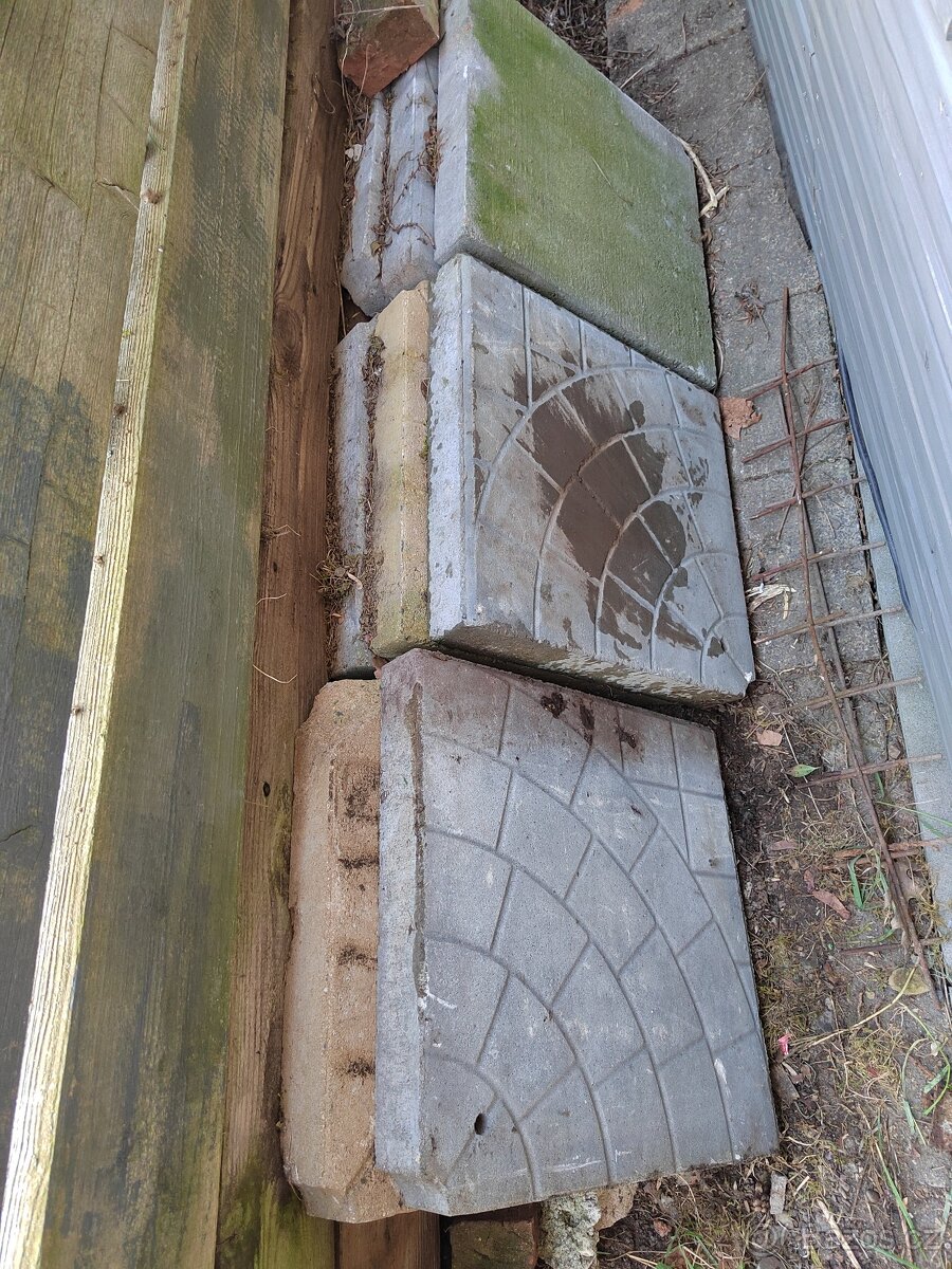 Dlaždice ke slunečníku