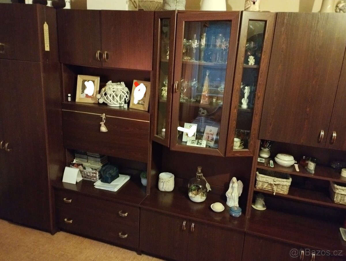 Obývací stěna mahagonova