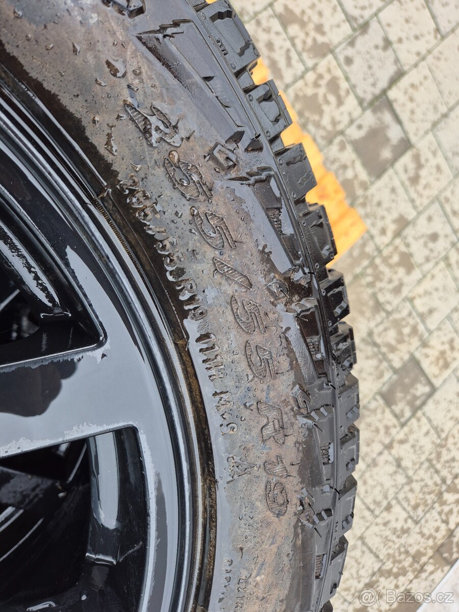 Land Rover kola r19 AT pneu