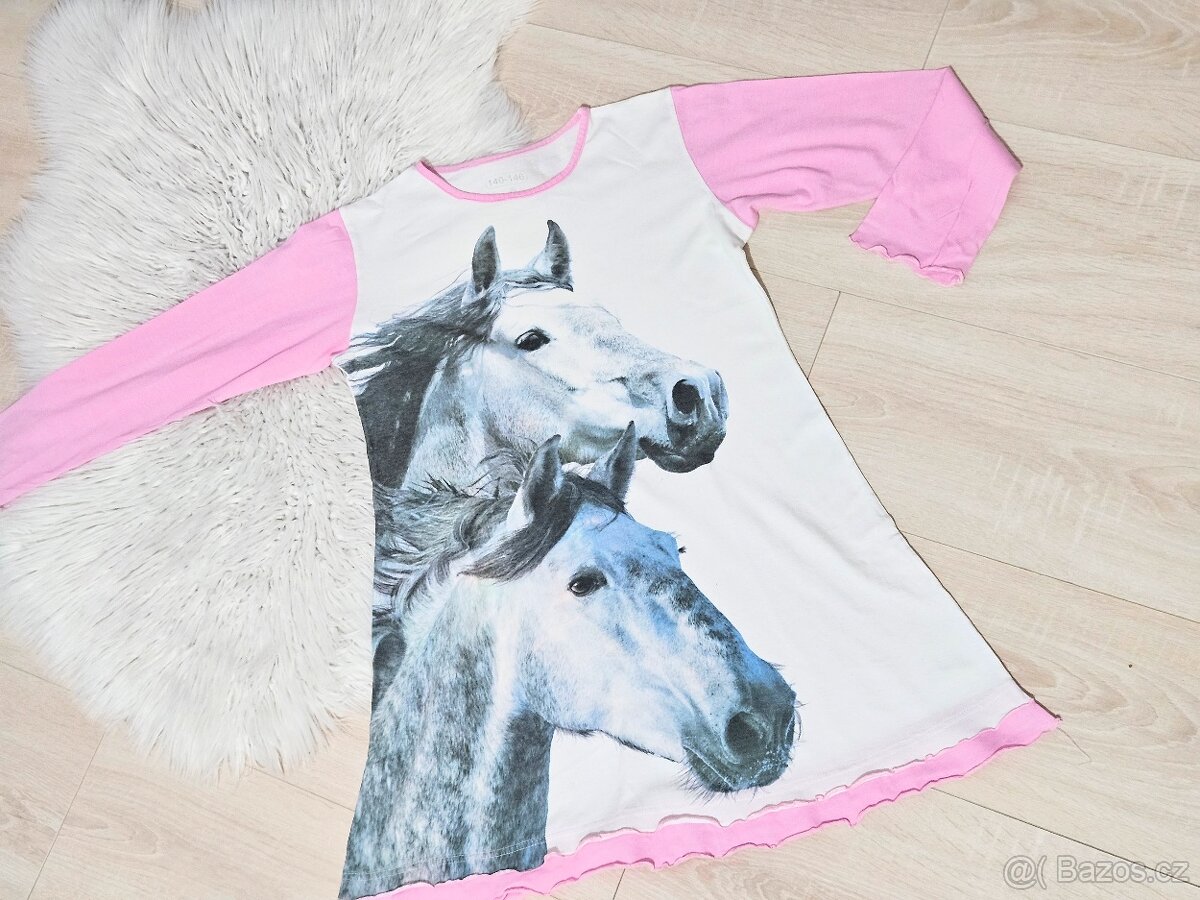 Noční košile s koněm růžová vel 10-11 let