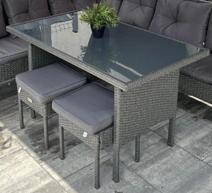 Ratanovy stul a puffy