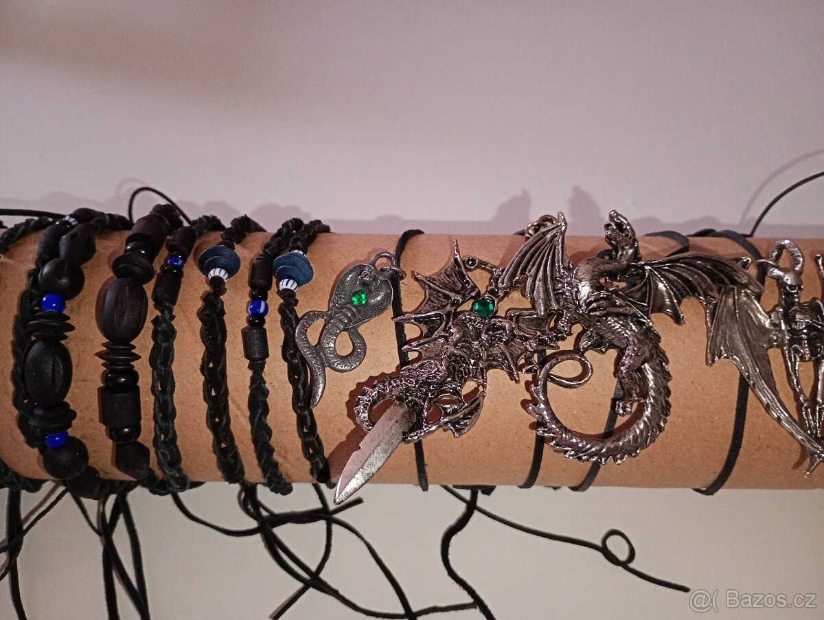 Bižuterie, náramky, náhrdelníky, náušnice, hodinky aj.