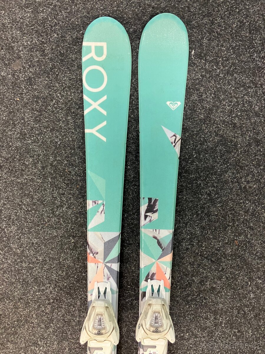 dámské lyže Roxy 150cm, R 12m, poškozená folie