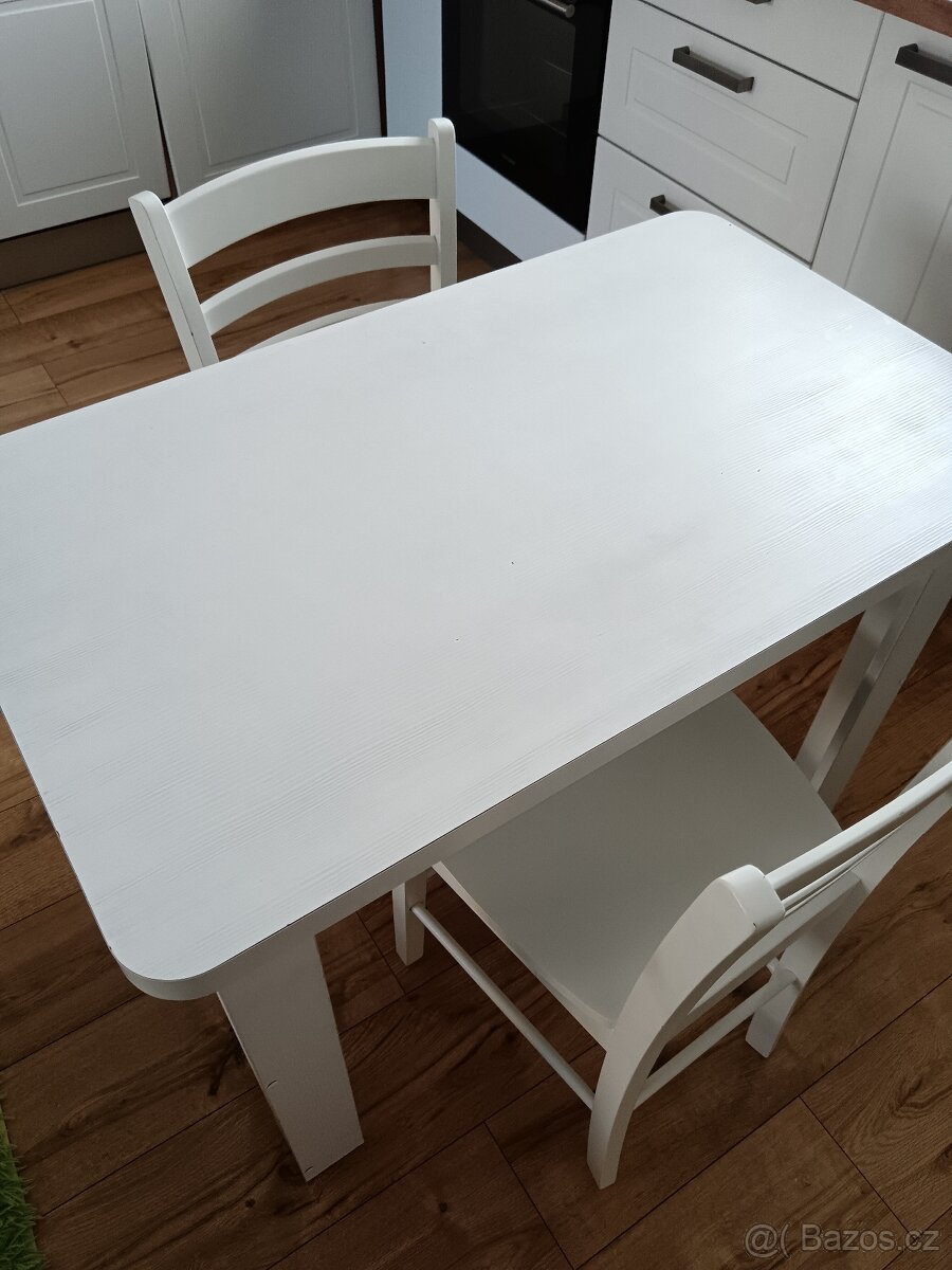 Jídelní stůl a židle