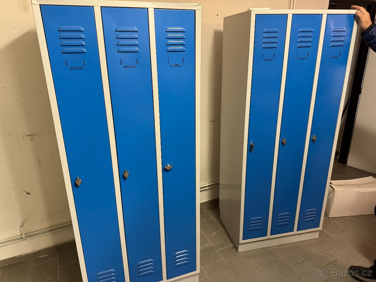 Kovová šatní skříňka do práce