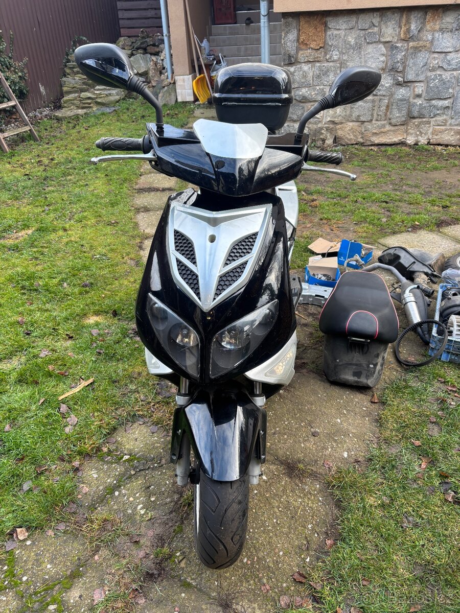 skútr Jonway CB 10, 125, r.v 2014