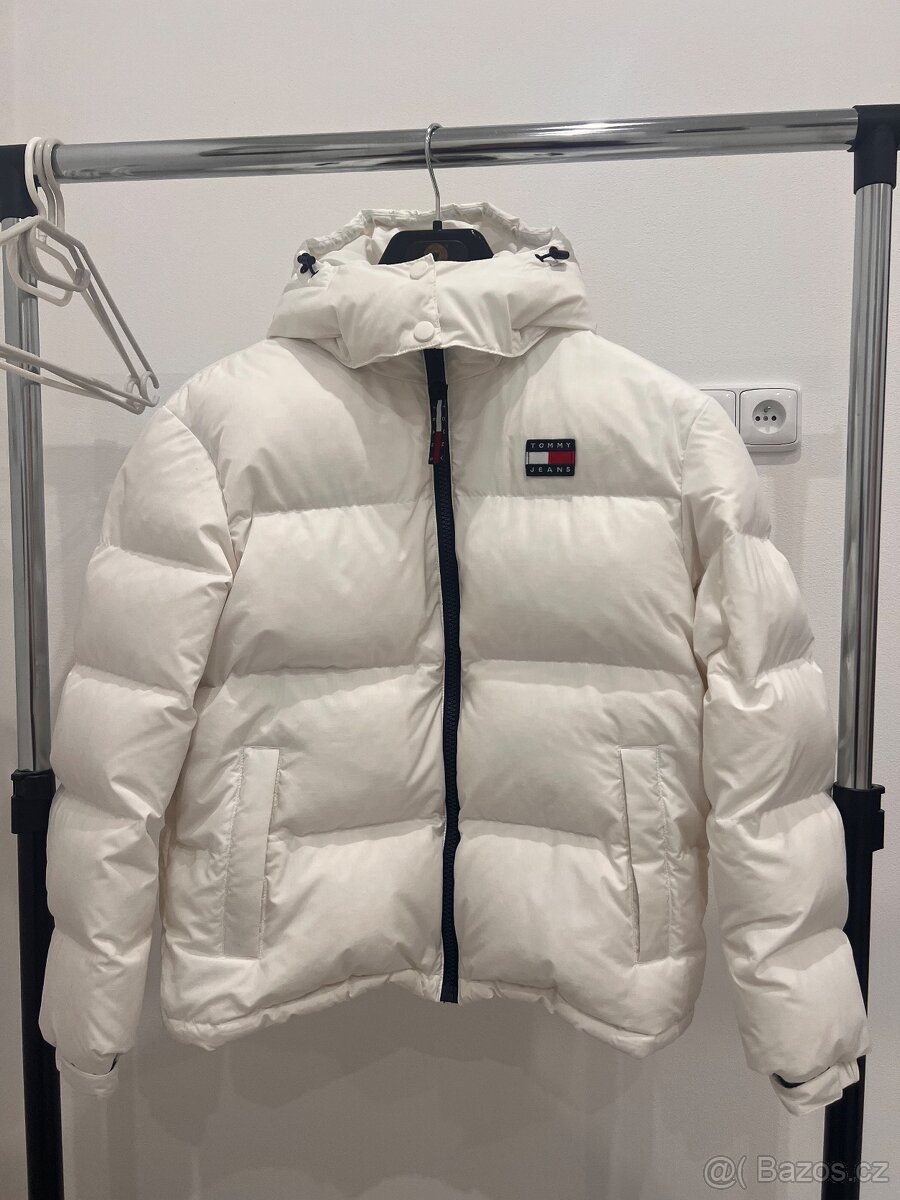 Péřová Tommy Jeans bunda