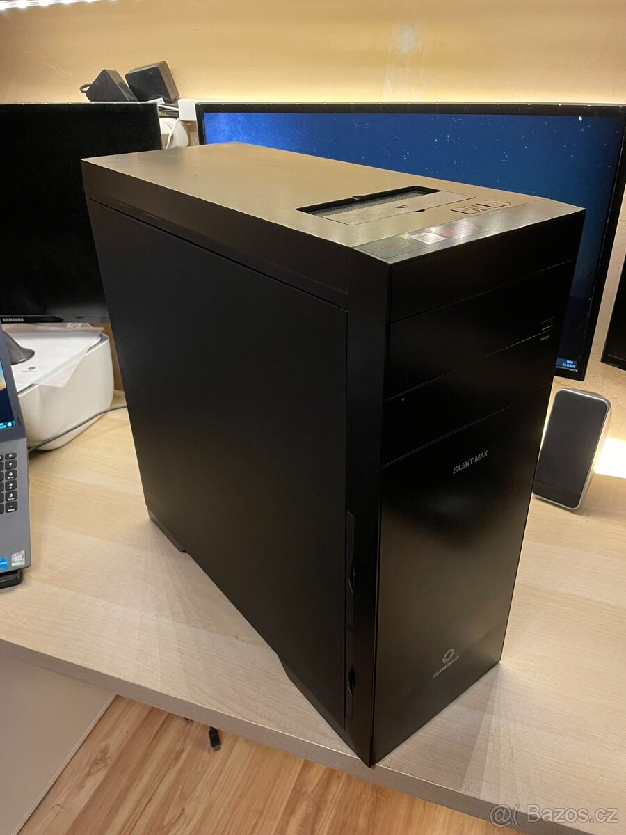 PC bedna s komponenty