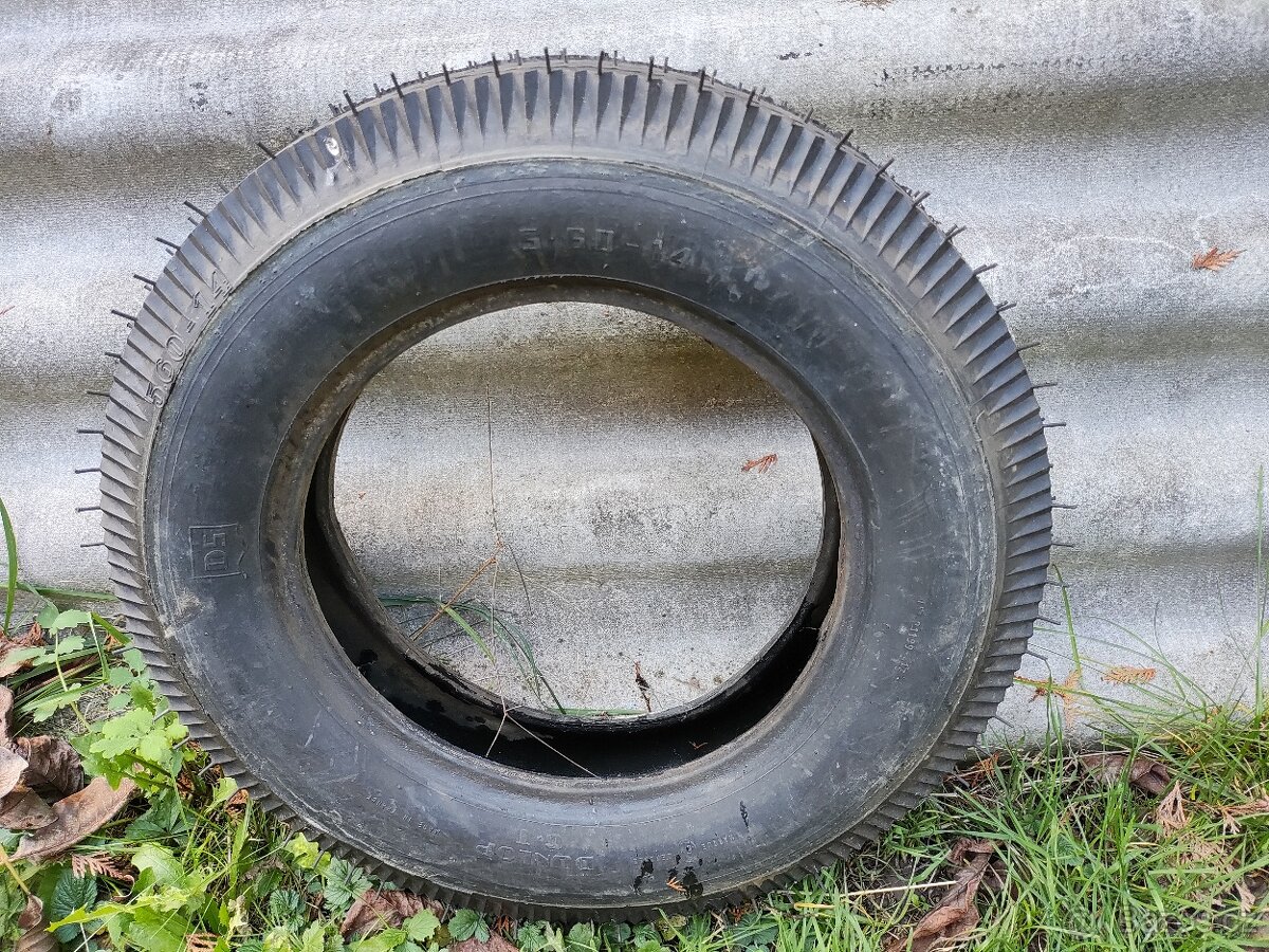 Pneumatiky na veterána Simca Elyseé