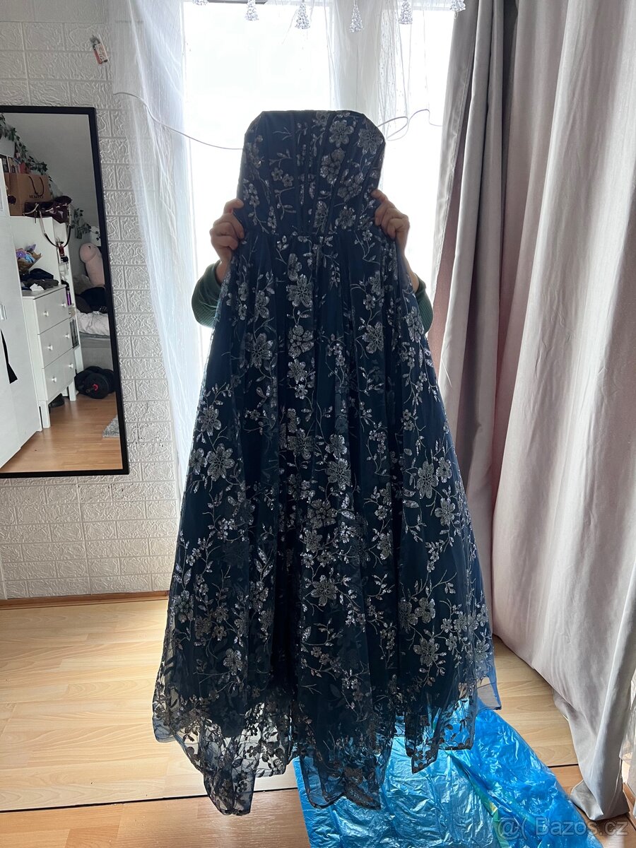 Dámské plesové šaty