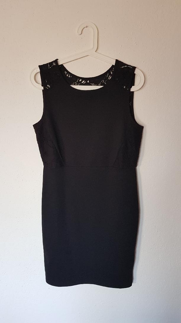 černé šaty s krajkou