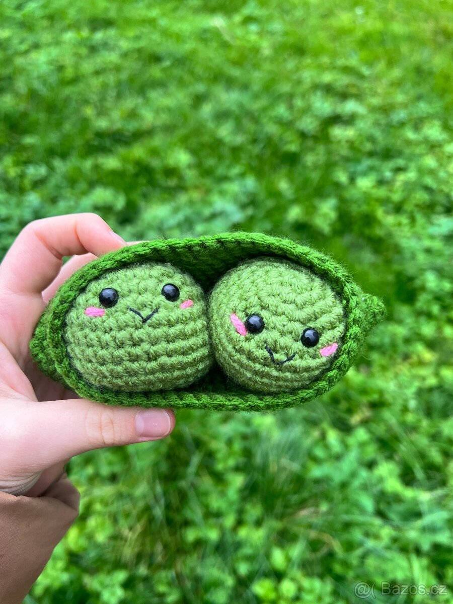 Háčkovaná hračka - hrášek