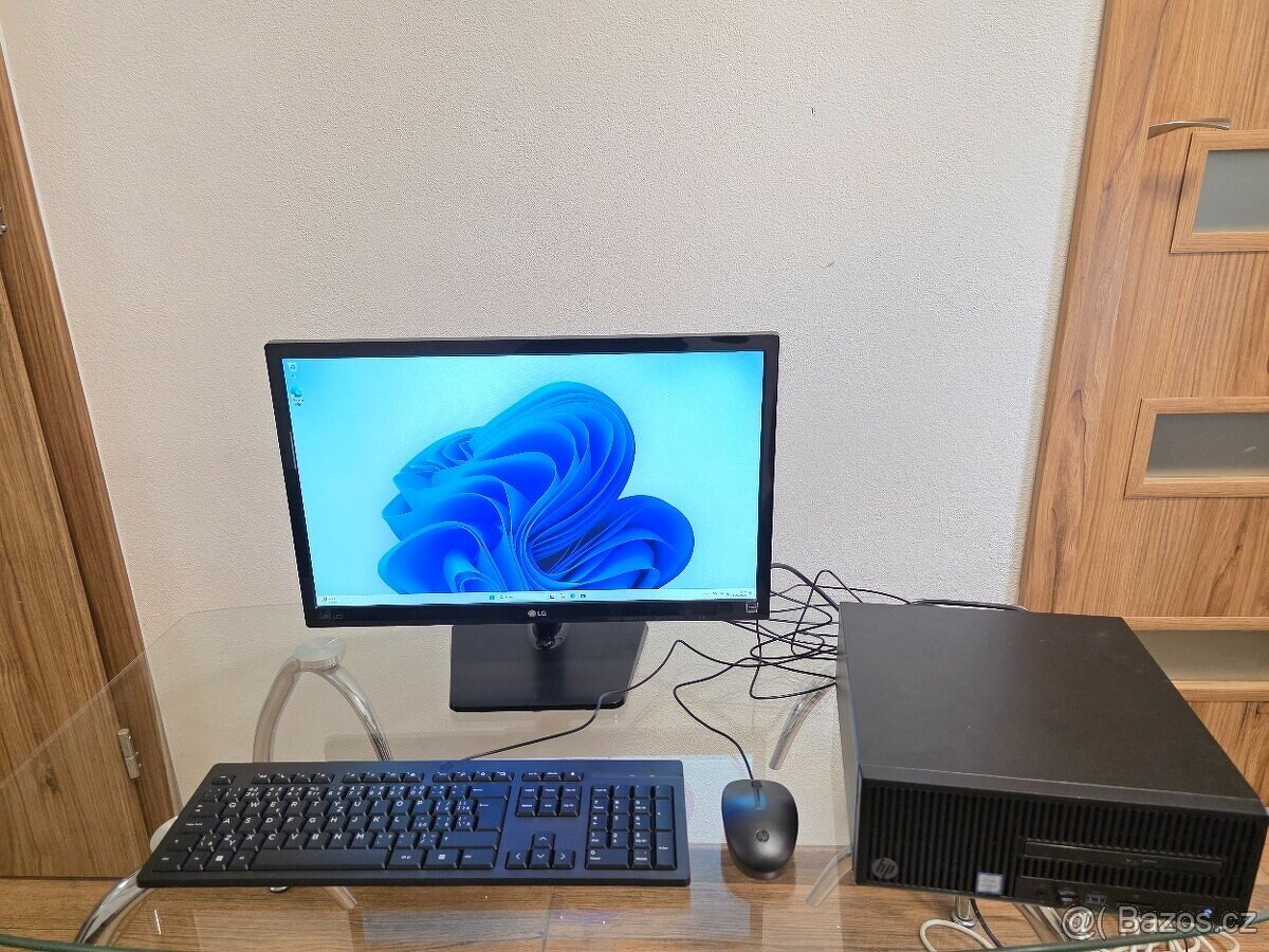PC sestava s monitorem