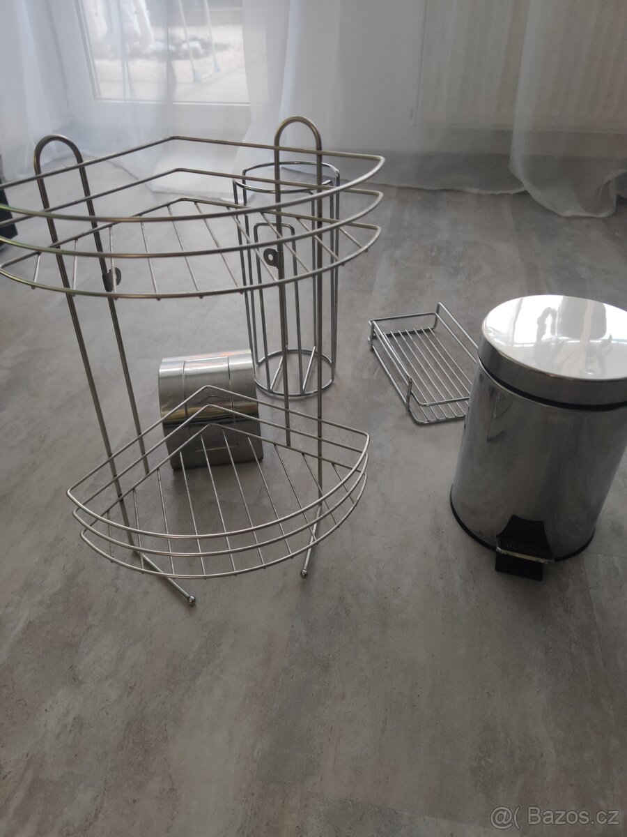 Nerezové doplňky do koupelny a na WC