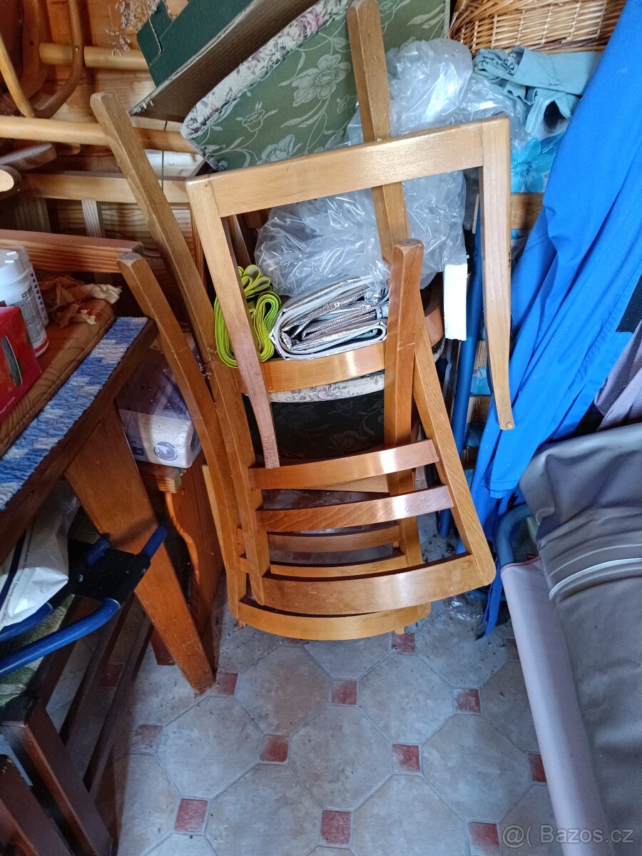 křeslo pérovací a dubový stůl+8 žídlí