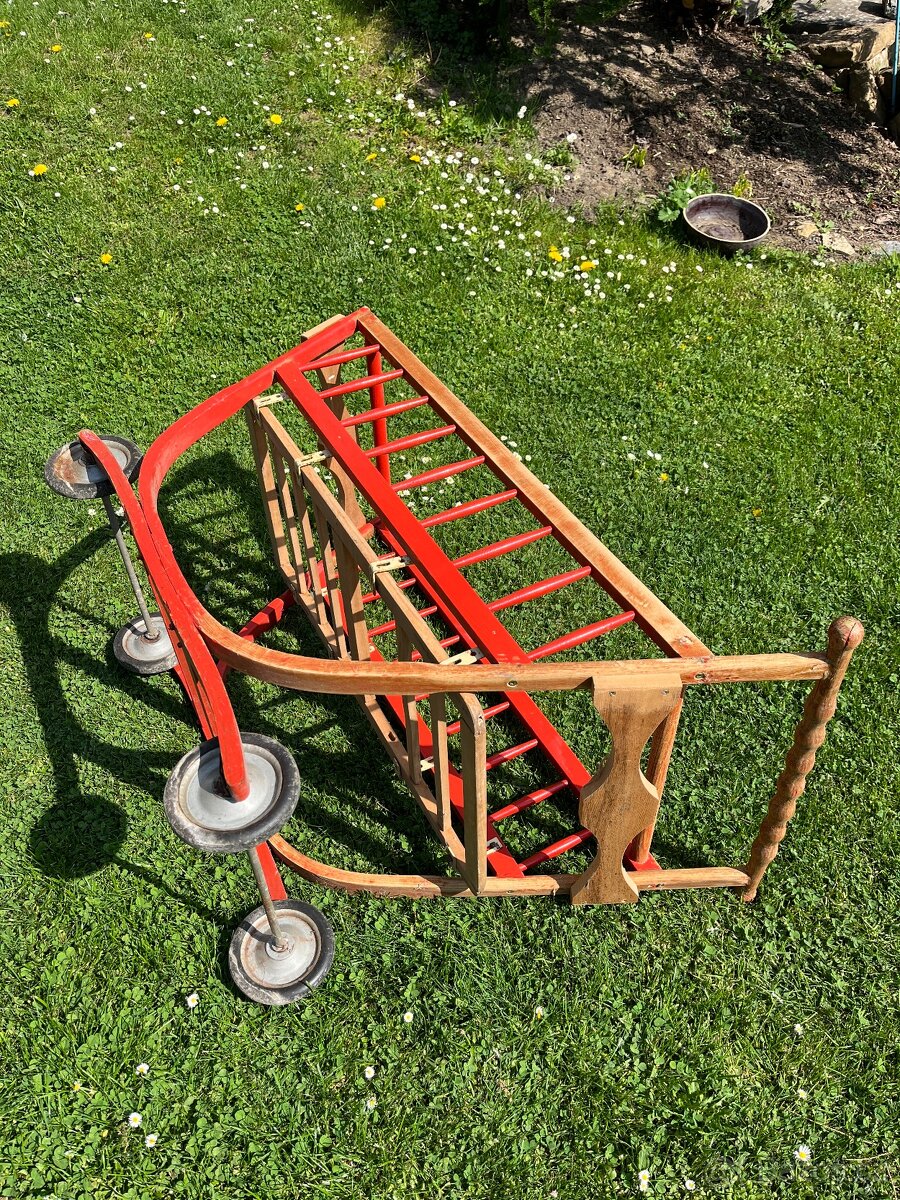 Mobilní dětská postýlka