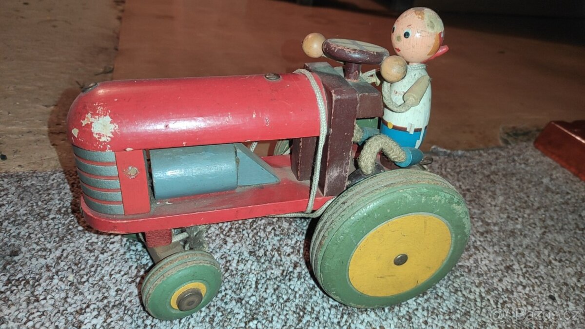 DREVENA HRAČKA TRAKTOR