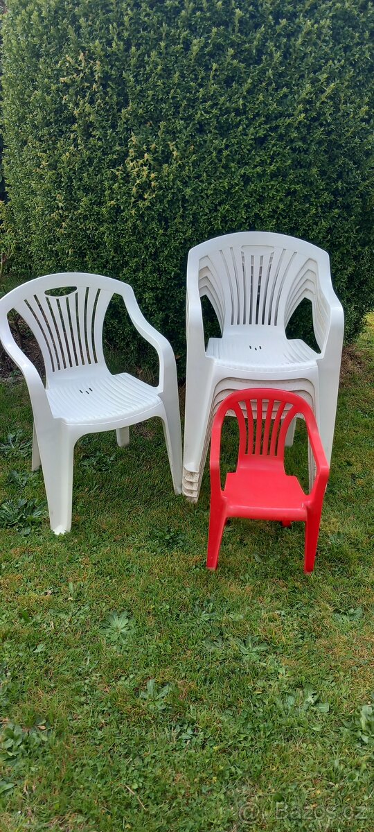Plastové zahradní židle