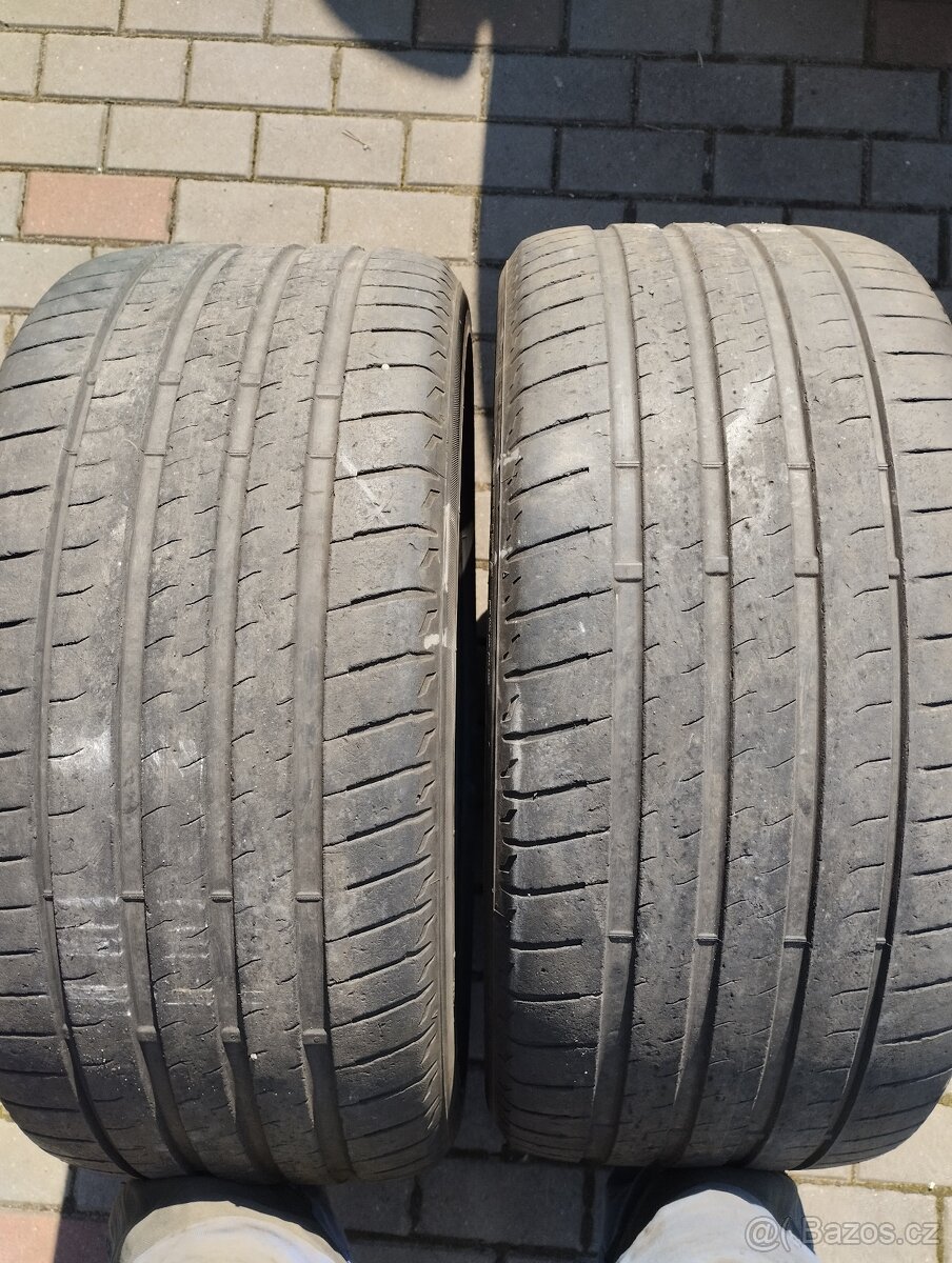 Bridgestone 285/35 R22 DOT0523