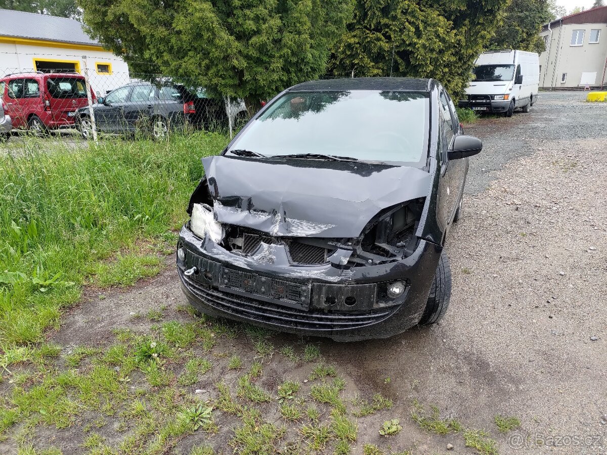 Prodám bourané Mitsubishi Colt 1.1. z roku 2009