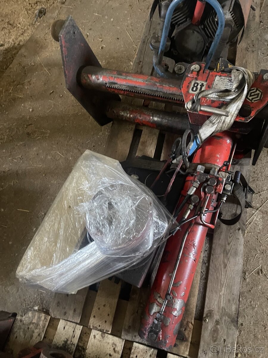 Hydraulický zvedák kanálový na 8 tun s čerpadlem