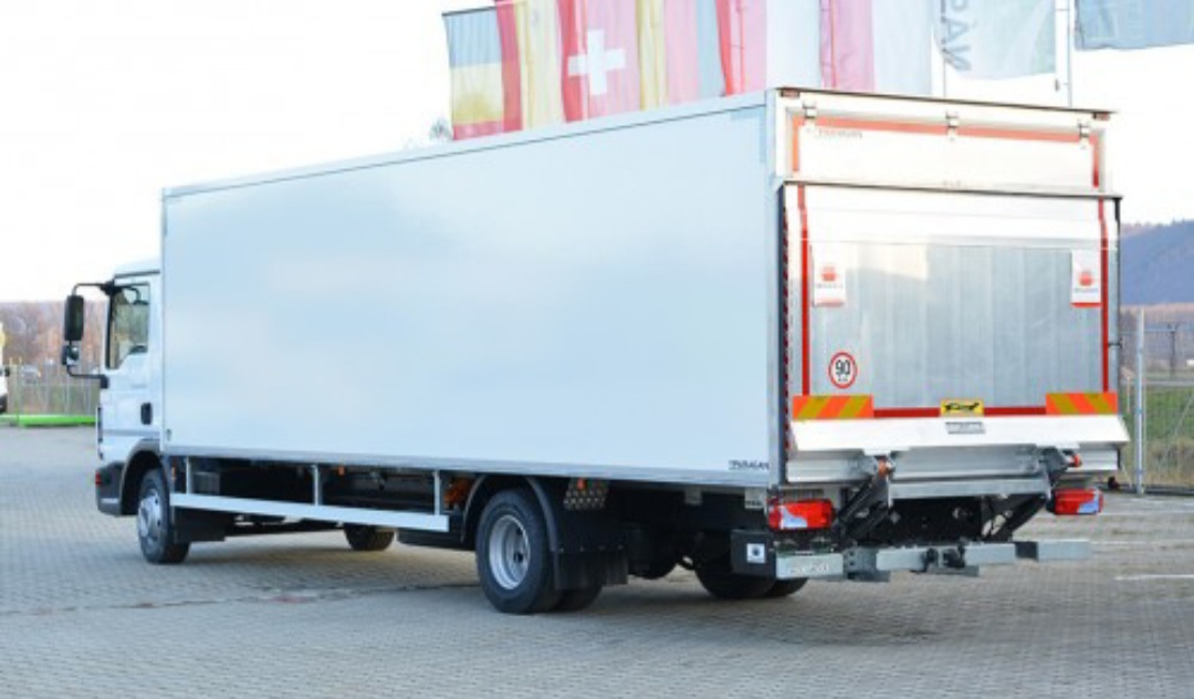 Hledám starší nakládání auto 7,5-18T