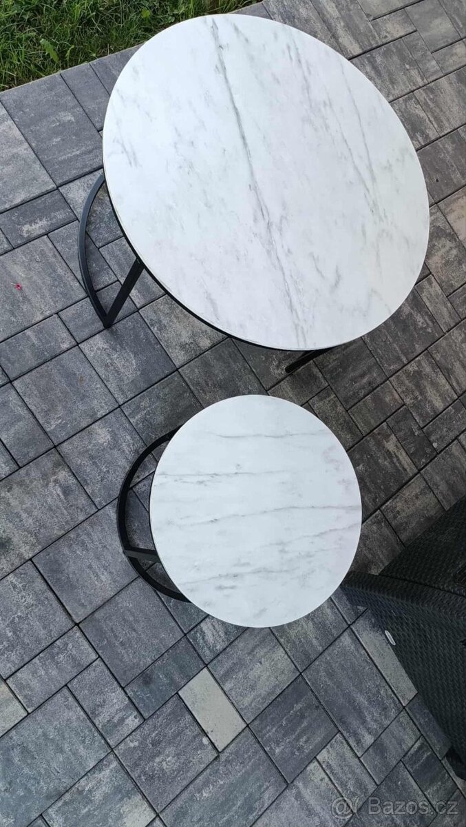 Set designových konferenčních stolků – mramorový vzhled