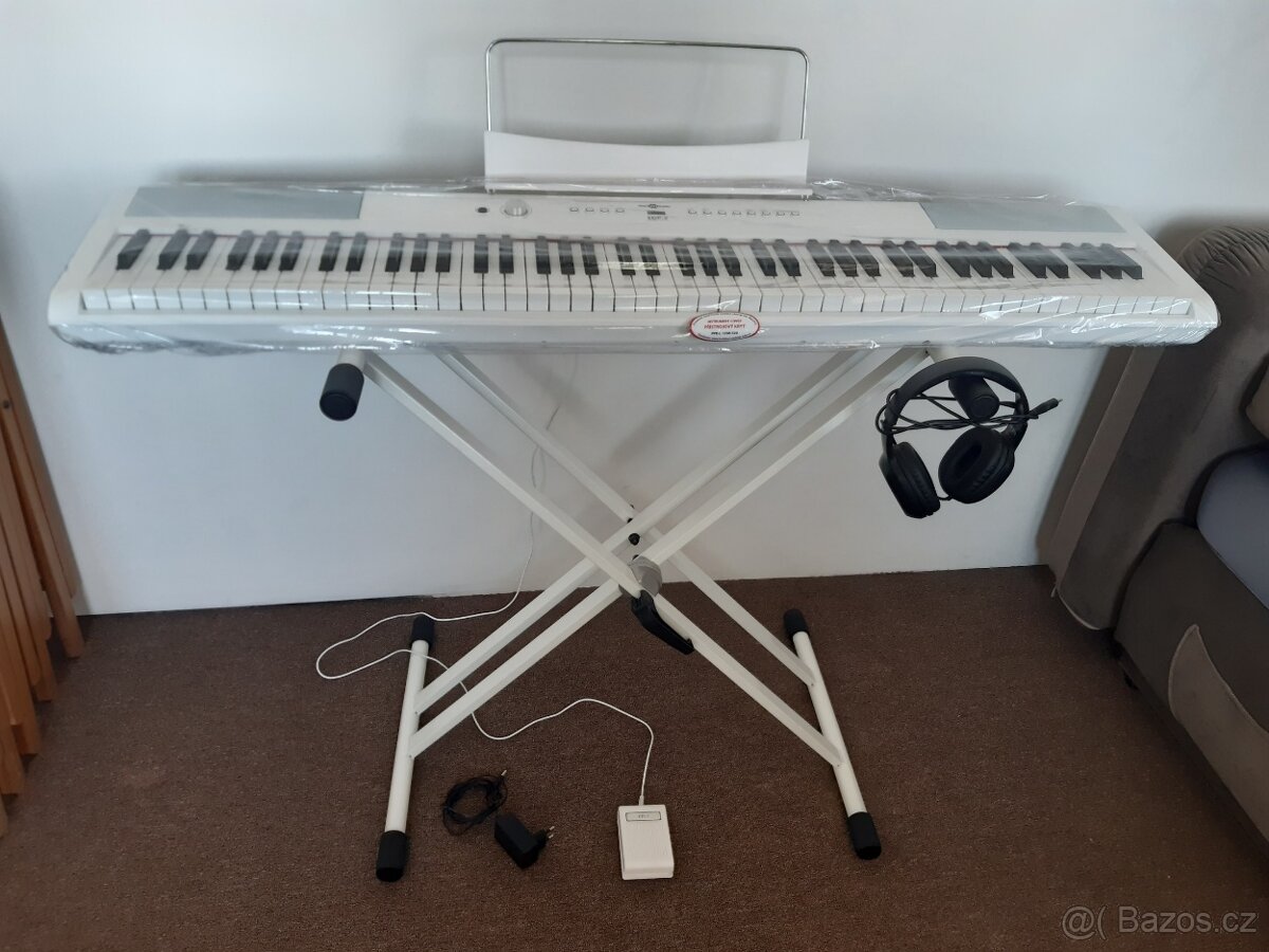 El. Piano SDP-2 by Gear4music + stojan, Sustain pedal, Sluch